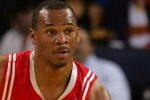OAKLAND, CA - OCTOBER 28:  Chuck Hayes #44 of the Houston Rockets dribbles the ball during their game against the Golden State Warriors at Oracle Arena on October 28, 2009 in Oakland, California.  (Photo by Ezra Shaw/Getty Images)
