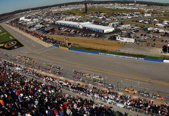 TALLADEGA, AL - NOVEMBER 01:  Jeff Gordon, driver of the #24 DuPont Chevrolet, leads a group of car during the NASCAR Sprint Cup Series AMP Energy 500 at Talladega Superspeedway on November 1, 2009 in Talladega, Alabama.  (Photo by Chris Graythen/Getty Images)
