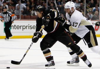 ANAHEIM, CA - NOVEMBER 03:  Teemu Selanne #8 of the Anaheim Ducks is pursued by Michael Rupp #17 of the Pittsburgh Penguins in the third period at the Honda Center on November 3, 2009 in Anaheim, California. The Penguins defeated the Ducks 4-3.  (Photo by Jeff Gross/Getty Images)