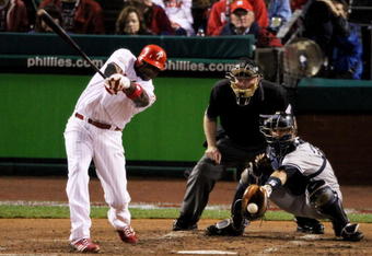 PHILADELPHIA - OCTOBER 31:  Ryan Howard #6 of the Philadelphia Phillies strikes out against the New York Yankees in Game Three of the 2009 MLB World Series at Citizens Bank Park on October 31, 2009 in Philadelphia, Pennsylvania.  (Photo by Al Bello/Getty Images)
