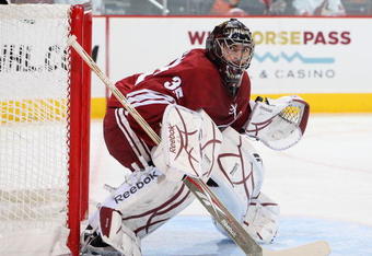 GLENDALE, AZ - SEPTEMBER 18:  Goaltender Al Montoya #35 of the Phoenix Coyotes in action during the preseason NHL game against the Anaheim Ducks at Jobing.com Arena on September 19, 2009 in Glendale, Arizona. The Ducks defeated the Coyotes 4-3 in overtime. (Photo by Christian Petersen/Getty Images)