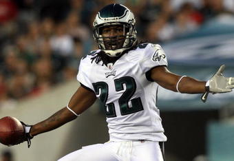 PHILADELPHIA - AUGUST 27:  Asante Samuel #22 of the Philadelphia Eagles reacts after a play against the Jacksonville Jaguars on August 27, 2009 at Lincoln Financial Field in Philadelphia, Pennsylvania.  (Photo by Jim McIsaac/Getty Images)
