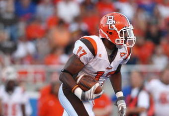 BOISE , ID - SEPTEMBER 13:  Anthony Turner #17 of the Bowling Green Falcons runs the ball against the Boise State Broncos at Bronco Stadium on September 13, 2008 in Boise, Idaho.  (Photo by Jonathan Ferrey/Getty Images)