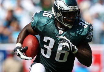 CHARLOTTE, NC - SEPTEMBER 13:  Running back Brian Westbrook #36 of the Philadelphia Eagles rushes with the ball during the NFL season opener against the Carolina Panthers at Bank of America Stadium on September 13, 2009 in Charlotte, North Carolina.  (Photo by Streeter Lecka/Getty Images)