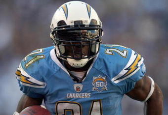 SAN DIEGO, CA - NOVEMBER 1:  Runningback LaDainian Tomlinson #21 of the San Diego Chargers rushes in the game against the Oakland Raiders on November 1, 2009 at Qualcomm Stadium in San Diego, California. (Photo by Donald Miralle/Getty Images)