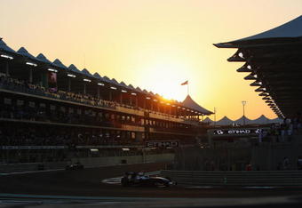 ABU DHABI, UNITED ARAB EMIRATES - NOVEMBER 01:  Nico Rosberg of Germany and Williams drives during the Abu Dhabi Formula One Grand Prix at the Yas Marina Circuit on November 1, 2009 in Abu Dhabi, United Arab Emirates.  (Photo by Mark Thompson/Getty Images)