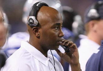 MINNEAPOLIS - AUGUST 30:  Defensive coordinator Brian Stewart of the Dallas Cowboys looks on against the Minnesota Vikings on August 30, 2007 at the Metrodome in Minneapolis, Minnesota. The Vikings won 23-14. (Photo by David Sherman/Getty Images)