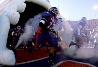 BOISE, ID - NOVEMBER 20:  The Boise State Broncos take the field before the game with Louisiana Tech at Bronco Stadium on November 20, 2004 in Boise, Idaho. Boise State defeated Louisiana Tech 55-14. (Photo by Jeff Gross/Getty Images)