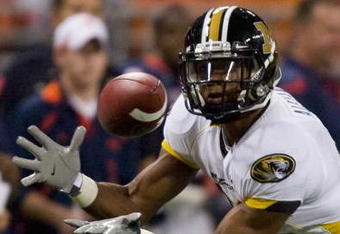 ST. LOUIS, MO - SEPTEMBER 5: Danario Alexander #81 of the University of Missouri Tigers hauls in a pass against the University of Illinois Fighting Illini during the State Farm Arch Rivalry on September 5, 2009 at the Edward Jones Dome in St. Louis, Missouri.  The Tigers beat the Fighting Illini 37-9.  (Photo by Dilip Vishwanat/Getty Images)