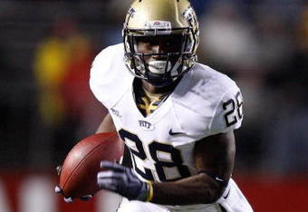 PISCATAWAY, NJ - OCTOBER 16:  Dion Lewis #28 of the University of Pittsburgh Panthers runs against the the Rutgers University Scarlett Knights on October 16, 2009 at Rutgers Stadium in Piscataway, New Jersey.  (Photo by Jared Wickerham/Getty Images)