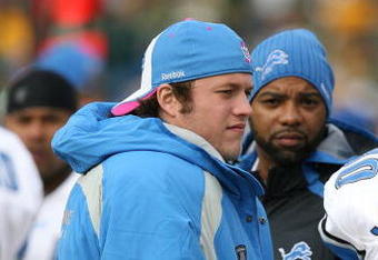 GREEN BAY, WI - OCTOBER 18:  Injured quarterback Matthew Stafford #9 of the Detroit Lions talks with teammates on the sidelines during a game against the Green Bay Packers at Lambeau Field on October 18, 2009 in Green Bay, Wisconsin. The Packers defeated the Lions 26-0. (Photo by Jonathan Daniel/Getty Images)