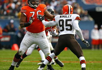 CHICAGO - NOVEMBER 01: Orlando Pace #76 of the Chicago Bears attempts to block Kamerion Wimbley #95 of the Cleveland Browns at Soldier Field on November 1, 2009 in Chicago, Illinois. The Bears defeated the Browns 30-6. (Photo by Jonathan Daniel/Getty Images)