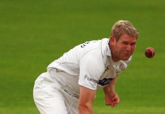 MANCHESTER, ENGLAND - JULY 31:  Matthew Hoggard of Yorkshire bowls during the LV County Championship Division One match between Lancashire and Yorkshire at Old Trafford on July 31, 2009 in Manchester, England.  (Photo by Matthew Lewis/Getty Images)