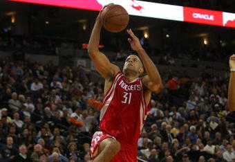 OAKLAND, CA - OCTOBER 28:  Shane Battier #31 of the Houston Rockets shoots the ball during their game against the Golden State Warriors at Oracle Arena on October 28, 2009 in Oakland, California.  (Photo by Ezra Shaw/Getty Images)
