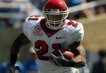PASADENA, CA - SEPTEMBER 27:  Ryan Matthews #21 of the Frenso State Bulldogs runs with the ball during the game against the UCLA Bruins on September 27, 2008 at the Rose Bowl in Pasadena, California.  (Photo by Stephen Dunn/Getty Images)