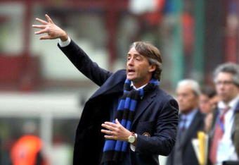 MILAN, ITALY - MARCH 16:   Roberto Mancini of Inter gestures during the Serie A match between Inter and Palermo at the Stadio Meazza San Siro on March 16, 2008 in Milano, Italy. (Photo by New Press/Getty Images)