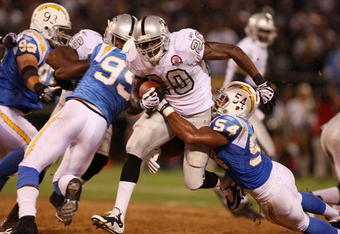 OAKLAND, CA - SEPTEMBER 14:  Darren McFadden #20 of the Oakland Raiders runs the ball against Stephen Cooper #54 of the San Diego Chargers on September 14, 2009 at the Oakland-Alameda County Coliseum in Oakland, California.  (Photo by Ezra Shaw/Getty Images)
