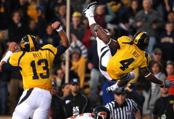 BERKELEY, CA - NOVEMBER 07:  Jahvid Best #4 of the California Golden Bears jumps into the endzone for a touchdown against the Oregon State Beavers at California Memorial Stadium on November 7, 2009 in Berkeley, California.  (Photo by Jed Jacobsohn/Getty Images)