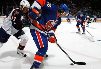 UNIONDALE, NY - NOVEMBER 07:  Matt Moulson #26 of the New York Islanders skates against Pavel Kubina #77 of the Atlanta Thrashers on November 7, 2009 at Nassau Coliseum in Uniondale, New York.  (Photo by Jim McIsaac/Getty Images)