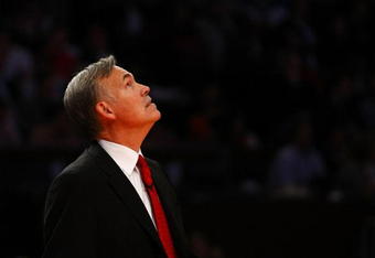 NEW YORK - NOVEMBER 06:  Head coach Mike D'Antoni of the New York Knicks checks the scoreboard after a basket by the Cleveland Cavaliers at Madison Square Garden November 6, 2009 in New York City. NOTE TO USER: User expressly acknowledges and agrees that, by downloading and/or using this Photograph, User is consenting to the terms and conditions of the Getty Images License Agreement.  (Photo by Chris McGrath/Getty Images)