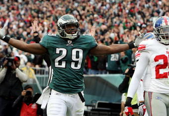 PHILADELPHIA - NOVEMBER 01:  LeSean McCoy #29 of the Philadelphia Eagles celebrates his touchdown as Bruce Johnson #25 of the New York Giants looks on on November 1, 2009 at Lincoln Financial Field in Philadelphia, Pennsylvania. The Eagles defeated the Giants 40-17.  (Photo by Jim McIsaac/Getty Images)