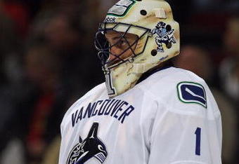 CHICAGO - OCTOBER 21: Roberto Luongo #1 of the Vancouver Canucks awaits the start of play against the Chicago Blackhawks at the United Center on October 14, 2009 in Chicago, Illinois. The Canucks defeated the Blackhawks 3-2. (Photo by Jonathan Daniel/Getty Images)