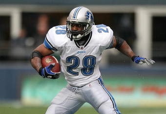 SEATTLE - NOVEMBER 08:  Running back Maurice Morris #28 of the Detroit Lions rushes against the Seattle Seahawks on November 8, 2009 at Qwest Field in Seattle, Washington. The Seahawks defeated the Lions 32-20. (Photo by Otto Greule Jr/Getty Images)