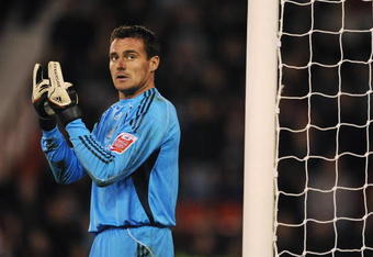 SHEFFIELD, ENGLAND - NOVEMBER 02: Steve Harper of Newcastle looks on during the Coca Cola Championship match between Sheffield United and Newcastle United at Bramall Lane on November 2, 2009 in Sheffield, England.  (Photo by Laurence Griffiths/Getty Images)