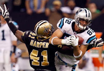 NEW ORLEANS - NOVEMBER 08:  Tight end Gary Barnidge#82 of the Carolina Panthers makes a pass reception against Roman Harper #41 of the New Orleans Saints at Louisiana Superdome on November 8, 2009 in New Orleans, Louisiana.  (Photo by Ronald Martinez/Getty Images)