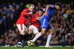 LONDON, ENGLAND - NOVEMBER 08:  Michael Ballack of Chelsea battles for the ball with Wayne Rooney (L) and Ryan Giggs of Manchester United during the Barclays Premier League match between Chelsea and Manchester United at Stamford Bridge on November 8, 2009 in London, England.  (Photo by Clive Mason/Getty Images)