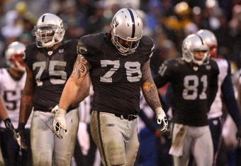 OAKLAND, CA - DECEMBER 14: Robert Gallery #76 of the Oakland Raiders looks on against the New England Patriots during an NFL game on December 14, 2008 at the Oakland-Alameda County Coliseum in Oakland, California.  (Photo by Jed Jacobsohn/Getty Images)