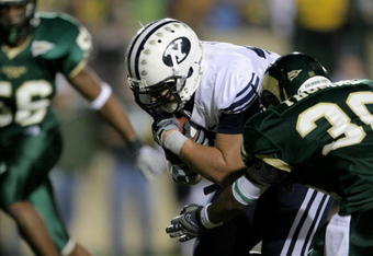FORT COLLINS, CO - NOVEMBER 01:  Dennis Pitta #32 of the Brigham Young Cougars lunges into the endzone with his game winning 17 yard touchdown with :22 seconds remaining as Gerard Thomas #30 of the Colorado State Rams defends at Sonny Lubick Field at Hughes Stadium on November 1, 2008 in Fort Collins, Colorado. BYU defeated CSU 45-42.  (Photo by Doug Pensinger/Getty Images)