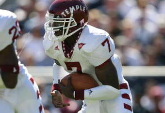 STATE COLLEGE, PA - SEPTEMBER 19: Quarterback Chester Stewart #7 of the Temple Owls runs with the ball during a game against the Penn State Nittany Lions on September 19, 2009 at Beaver Stadium in State College, Pennsylvania. (Photo by Hunter Martin/Getty Images)