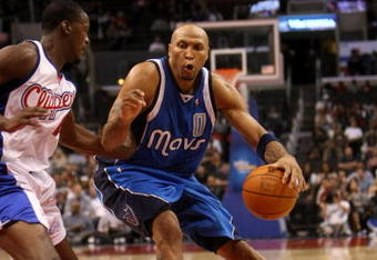 LOS ANGELES - OCTOBER 31: Shawn Marion #0 of the Dallas Mavericks drives against the Los Angeles Clippers on October 31, 2009 at Staples Center in Los Angeles, California.  NOTE TO USER: User expressly acknowledges and agrees that, by downloading and/or using this Photograph, user is consenting to the terms and conditions of the Getty Images License Agreement. (Photo by Stephen Dunn/Getty Images)