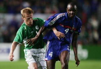 DUBLIN, IRELAND - SEPTEMBER 7:  Patrick Vieira of France is challenged by Damien Duff of Ireland during the World Cup Qualifying match between Republic of Ireland and France at Lansdowne Road on September 7, 2005 in Dublin, Ireland.  (Photo by Shaun Botterill/Getty Images)