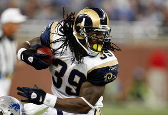 DETROIT - NOVEMBER 1:  Steven Jackson #39 of the St. Louis Rams runs with the ball during the game against the Detroit Lions on November 1, 2009 at Ford Field in Detroit, Michigan. (Photo by Gregory Shamus/Getty Images)