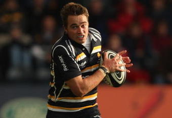 WORCESTER, ENGLAND - OCTOBER 24:  Alex Grove of Worcester Warriors in action during the Guinness Premiership match between Worcester Warriors and Harlequins at Sixways Stadium on October 24, 2009 in Worcester, England.  (Photo by Warren Little/Getty Images)