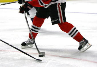 CHICAGO - NOVEMBER 09: Patrick Kane #88 of the Chicago Blackhawks shoots the puck against the Los Angeles Kings at the United Center on November 9, 2009 in Chicago, Illinois. (Photo by Jonathan Daniel/Getty Images)