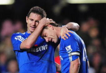 LONDON, ENGLAND - NOVEMBER 08:  Frank Lampard and John Terry of Chelsea hug following  their team's 1-0 victoryduring the Barclays Premier League match between Chelsea and Manchester United at Stamford Bridge on November 8, 2009 in London, England.  (Photo by Clive Mason/Getty Images)