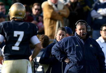 SOUTH BEND, IN - OCTOBER 17: Head coach Charlie Weis of the Notre Dame Fighting Irish looks at quarterback Jimmy Clausen #7 during the second quarter against the USC Trojans at Notre Dame Stadium on October 17, 2009 in South Bend, Indiana. (Photo by Jonathan Daniel/Getty Images)