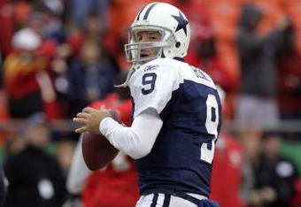 KANSAS CITY, MO - OCTOBER 11:  Quarterback Tony Romo #9 of the Dallas Cowboys warms up prior to the NFL game against the Kansas City Chiefs at Arrowhead Stadiumin on October 11, 2009 Kansas City, Missouri. The Cowboys defeated the Chiefs 26-20 in overtime. (Photo by Jamie Squire/Getty Images)