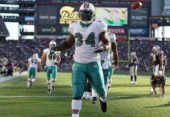 FOXBORO, MA - NOVEMBER 08:  Ricky Williams #34 of the Miami Dolphins celebrates his touchdown in the second quarter agianst the New England Patriots on November 8, 2009 at Gillette Stadium in Foxboro, Massachusetts.  (Photo by Elsa/Getty Images)