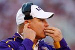 TUSCALOOSA, AL - NOVEMBER 07:  Head coach Les Miles of the Louisiana State University Tigers looks on against the Alabama Crimson Tide at Bryant-Denny Stadium on November 7, 2009 in Tuscaloosa, Alabama.  (Photo by Kevin C. Cox/Getty Images)