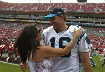 TAMPA, FL -  DECEMBER 30: Quarterback Vinny Testaverde of the Carolina Panthers hugs his wife after play against the Tampa Bay Buccaneers at Raymond James Stadium on December 30, 2007 in Tampa, Florida.   The Panthers won 31 - 23 and Testaverde announced his retirement. (Photo by Al Messerschmidt/Getty Images)