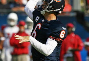 CHICAGO - NOVEMBER 08: Jay Cutler #6 of the Chicago Bears throws a touchdown pass against the Arizona Cardinals at Soldier Field on November 8, 2009 in Chicago, Illinois. The Cardinals defeated the Bears 41-21. (Photo by Jonathan Daniel/Getty Images)