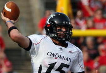 PISCATAWAY, NJ - SEPTEMBER 07:  Tony Pike #15 of the Cincinnati Bearcats throws a pass against the Rutgers Scarlet Knights at Rutgers Stadium on September 7, 2009 in Piscataway, New Jersey.   by Jim McIsaac/Getty Images)  (Photo by Jim McIsaac/Getty Images)