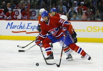 MONTREAL, CANADA- APRIL 26:  Bryan Smolinski #20 of the Montreal Canadiens carries the puck up ice while fighting off the close checking of Mike Richards #18 of the Philadelphia Flyers during Game Two of the Eastern Conference Semifinals of the 2008 NHL Stanley Cup Playoffs on April 26, 2008 at the Bell Centre in Montreal, Canada.  (Photo by Phillip MacCallum/Getty Images)