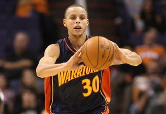 PHOENIX - OCTOBER 30:  Stephen Curry #30 of the Golden State Warriors passes the ball during the NBA game against the Phoenix Suns at US Airways Center on October 30, 2009 in Phoenix, Arizona. The Suns defeated the Warriors 123-101.  NOTE TO USER: User expressly acknowledges and agrees that, by downloading and or using this photograph, User is consenting to the terms and conditions of the Getty Images License Agreement.  (Photo by Christian Petersen/Getty Images)
