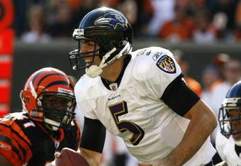 CINCINNATI - NOVEMBER 8: Quarterback Joe Flacco #5 of the Baltimore Ravens scrambles under pressure from Frank Walker #41 of the Cincinnati Bengals in their NFL game at Paul Brown Stadium November 8, 2009 in Cincinnati, Ohio.    (Photo by John Sommers II/Getty Images)