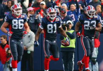ORCHARD PARK, NY - NOVEMBER 01:  Derek Fine #86, Terrell Owens #81 and Marshawn Lynch #23 of the Buffalo Bills celebrate during the game against the Houston Texans at Ralph Wilson Stadium on November 1, 2009 in Orchard Park, New York. Houston won 31-10. (Photo by Rick Stewart/Getty Images)